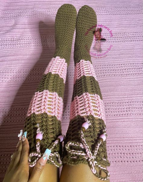 Brown and pink crochet socks with acrylic yarn #crochet #crochetsocks #crocheting Crochet Thigh Highs, Crochet Thigh High Leg Warmers, Brown Crochet Projects, Thigh High Crochet Socks, Pink Yarn Crochet Ideas, Crochet Thigh High Socks Free Pattern, Crotchet Socks, Crochet Long Socks, Pink And Brown Crochet