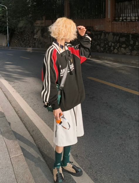 Cute Male Outfits Aesthetic Korean, Fem Outfits For Men, Japanese Streetwear Fashion, 90s Urban Fashion, Japanese Street Wear, Band Fashion, 일본 패션, Green Socks, Matching Shoes