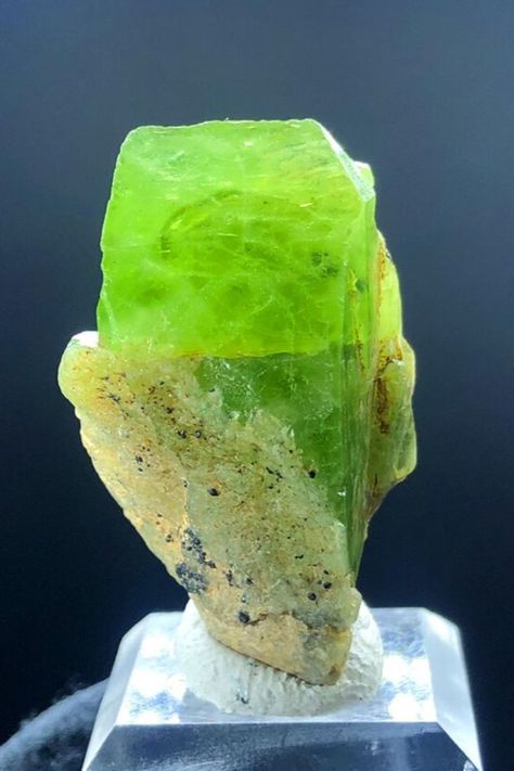 Android Green Color Peridot Crystal, Raw Peridot Healing Crystal From Sapat Mine, Natural Peridot Rough Crystal, Peridot Raw Gem, 20 Gram Raw Peridot, Peridot Crystal, Rough Crystal, Crystal Art, Raw Crystal, Crystal Collection, Rocks And Minerals, Healing Crystal, Green Color