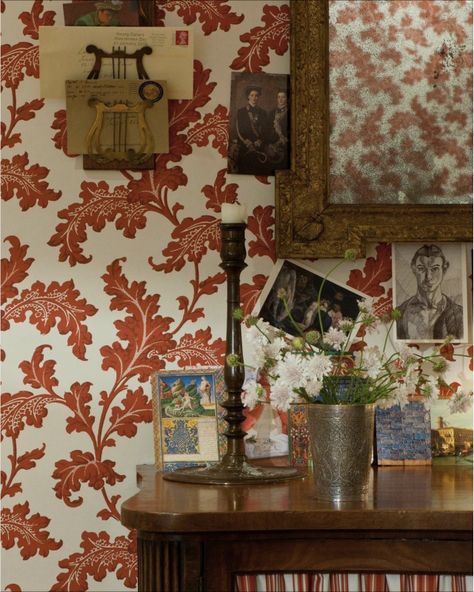 Soane Britain, Wallpaper Inspiration, With Wallpaper, Inspirational Wallpapers, Maximalism, Vintage Wallpaper, In My Head, Inspired Homes, Wallpaper Ideas