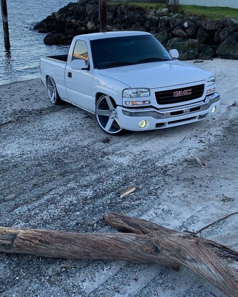 #rcsb #singlecab #Chevy #pickup #sierra #slammed #gmc #trokiando Slammed Chevy Silverado, New Chevy Truck, Slammed Trucks, Single Cab Trucks, Charger Hellcat, Dodge Charger Hellcat, Dropped Trucks, New Chevy, Dream Trucks