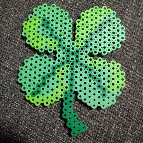 Perler Bead Leaf Pattern, Shamrock Perler Bead Pattern, Celtic Knot Perler Bead Patterns, Tree Frog Perler Bead Pattern, St Patrick’s Day Perler Beads, Hama Bead, Easy Perler Bead Patterns, Treasure Crafts, Easy Perler Beads Ideas