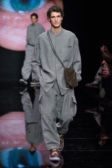 Giorgio Armani Fall/Winter 2024 Menswear Collection | Hypebeast Athens Fashion, 2024 Menswear, Menswear Fashion Show, Futuristic Fashion, Blue Eye, Menswear Fashion, Fashion People, Fall 2024, Modern Man