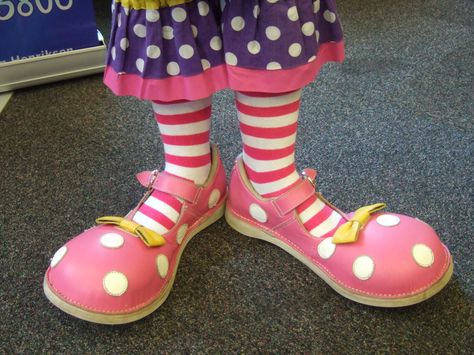 Clown Socks, Clown House, Clown Stuff, Clown Party, Clown Shoes, Send In The Clowns, Cute Clown, Clowning Around, Scary Clowns