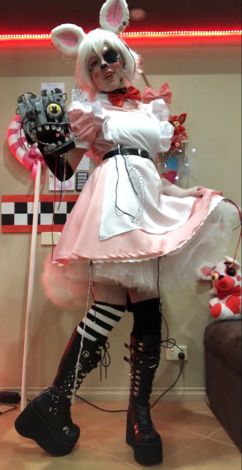 Cutestudios Mangle cosplay from fnaf #fnaf #fnafcosplay #fnafmangle #cosplay #mangle #manglecosplay #fivenightsatfreddys #fivenightsatfreddycosplay Fanf Cosplay, Fnaf Halloween Costumes Cute, Mangle Fnaf Fanart, Mangle Fnaf Cosplay, Mangel Fnaf Cosplay, Chica Cosplay Fnaf, Toy Chica Cosplay, Foxy Cosplay Fnaf, Fnaf Outfits