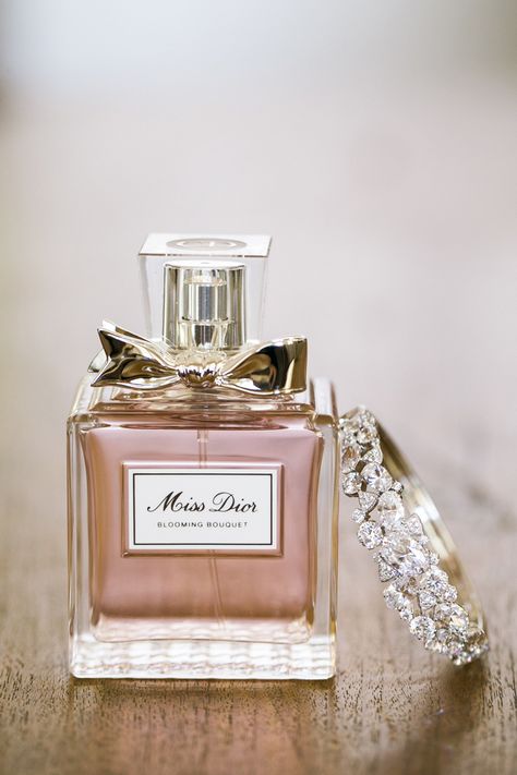 Pick Your Wedding-Day Fragrance! 10 Most Loved Bridal Perfumes! Wedding Fragrance, Wedding Perfume, Miss Dior Blooming Bouquet, Perfume Recipes, Luxury Perfume, Luxury Fragrance, Inspiration Wedding, Miss Dior, Smell Good