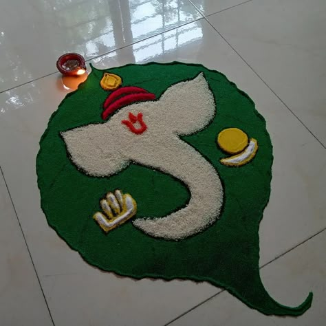 Ganpati Rangoli Design For Diwali, Ganesha Flower Rangoli, Ganesh Rangoli With Flowers, Ganesh Puja Rangoli, Rangoli Designs Ganesha Easy, Ganpati Rangoli Simple Easy, Easy Ganpati Rangoli Design, Bappa Rangoli Designs, Ganesha Rangoli Design Beautiful