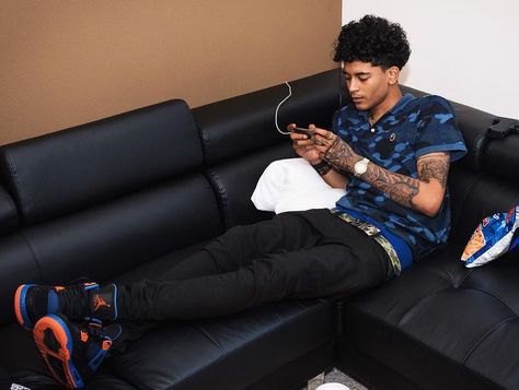 Trill Sammy, Stylish Men Wear, Rap Wallpaper, Stylish Men, Vr Goggle, Rap, Hair Cuts, Street Wear, Bed