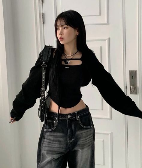 Black Bolero Outfit, Acubi Skirt, Acubi Fashion, Jung So Min, 가을 패션, Korean Street Fashion, Korean Outfits, Casual Style Outfits, Street Style Outfit