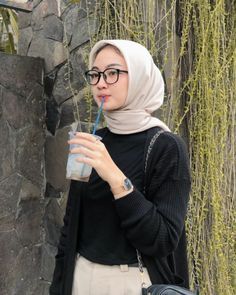 900+ Outfit ideas in 2022 | model pakaian, gaya model pakaian, model pakaian remaja Black Outfit Hijab, Black Hijab Outfit, Ootd Hijab Style, Tutorial Hijab Pashmina, Outfit Hijab Casual, Ootd Hijab Casual, Black Hijab, Pashmina Hijab Tutorial, Hijab Style Casual