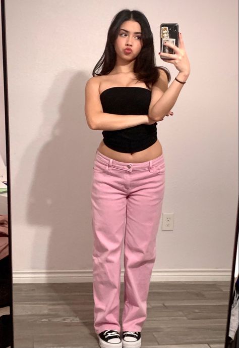 tube top, baggy pants, low rise jeans, mirror selfie, picture poses, selfie ideas, pink aesthetic, feminine, converse outfit, black and pink, girly Black Pants Pink Top Outfit, Pink Low Rise Jeans, Baggy Pink Outfit, Pink Baggy Pants Outfit, Pink Jeans Aesthetic, Pink Bottoms Outfit, Light Pink Jeans Outfit, Pink Jeans Outfit Aesthetic, Pink Tube Top Outfit