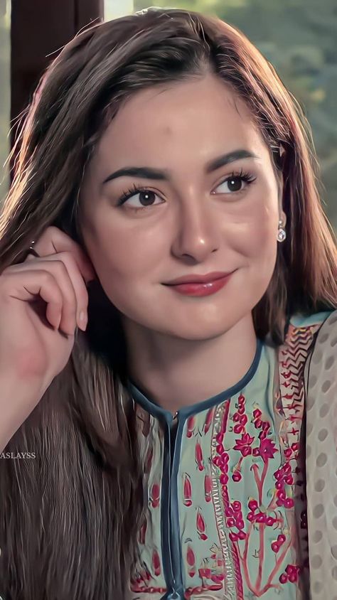 Beauty Killer, Hania Amir, Actress Without Makeup, Girls Dp Stylish, Beautiful Lips, Real Beauty, Beautiful Smile Women, Hair