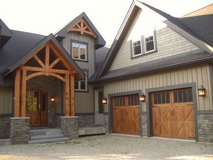 61+ Amazing Garage Door Ideas including One, Two, and Three Door Designs and Sectional, Carriage, Modern, Rustic, and Sliding Door Styles. Cottage Exterior Colors, Cabin Exterior, Cottage Exterior, Casas The Sims 4, Casas Coloniales, Casa Exterior, House Siding, House With Porch, Log Home