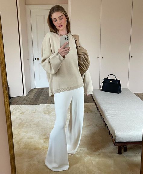 Rosie HW on Instagram: “Been absolutely nowhere but missed doing these so here are some looks I loved but couldn’t wear... 😂 #lockdownlooks —some tagged items are…” Rosie Huntington Whiteley Style, Rosie Hw, White Tracksuit, Rosie Huntington, Spring Look, Huntington Whiteley, Weekly Outfits, Elegante Casual, Rosie Huntington Whiteley