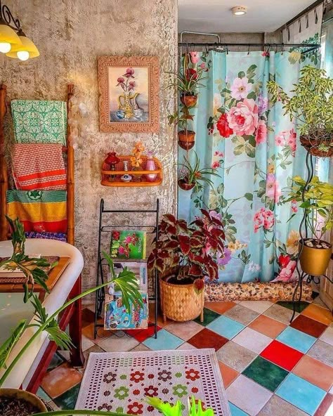 Bright Maximalist Decor Bathroom, Boho Bathroom Ideas, Bohemian House Decor, Bohemian Bathroom, Bohemian House, Boho Bathroom, Boho House, Bohemian Living, Maximalism