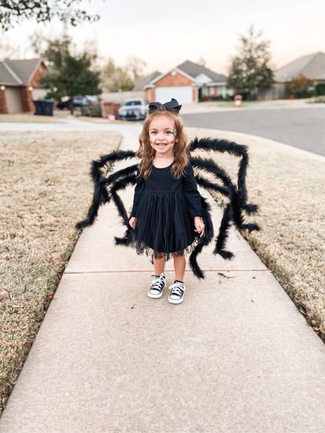 Toddler Spider Costume Diy, Toddler Scary Costume, Spooky Toddler Halloween Costume, Spider Princess Costume, Halloween Costumes 5 Year Girl, Spider Family Costume, Kid Halloween Costumes Girl, Halloween Costumes For 2 Year Girl, Diy Toddler Halloween Costumes Girl