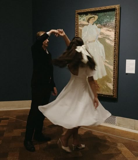 Classy Engagement Photos, Styled Engagement Shoot, Art Museum Wedding, Museum Photography, Dreamy Photography, Wedding Photography Styles, Engagement Poses, Museum Wedding, Engagement Photo Inspiration