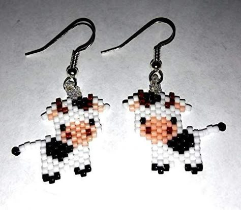 Seed Beads Diy, Seed Bead Art, Seed Bead Projects, Beaded Banners, Bead Dangle Earrings, Brick Stitch Earrings, Beaded Jewlery, Black Cow, Seed Bead Patterns