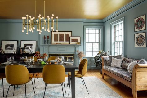 Yellow Walls Blue Ceiling, Ochre Ceiling, Framed Kimono, Coloured Ceilings, Antique Daybed, Painted Ceilings, Yellow Ceiling, Oval Room Blue, Cozy Breakfast Nook