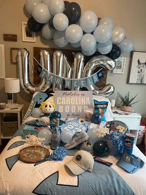 Graduation Room Decor, College Commitment Party, Decision Day Ideas College, College Signing Day Ideas, Unc Birthday Party Ideas, Going Off To College Party Ideas, College Bed Party Ideas, Unc Graduation Party, Unc Bed Party