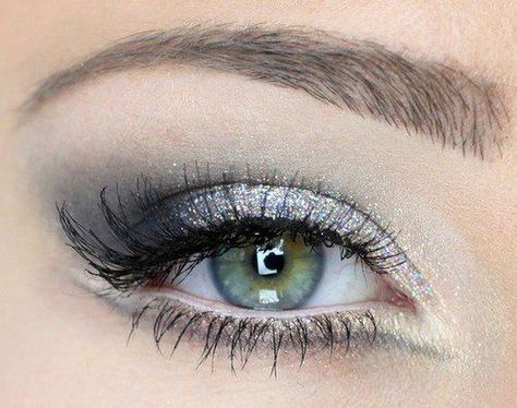 Icy Silver Eyes Make Up Sposa, Silver Smokey Eye, Glitter Smokey Eye, Grey Eyeshadow, Silver Eyeshadow, Gene False, Glitter Makeup, Eye Make, Prom Makeup