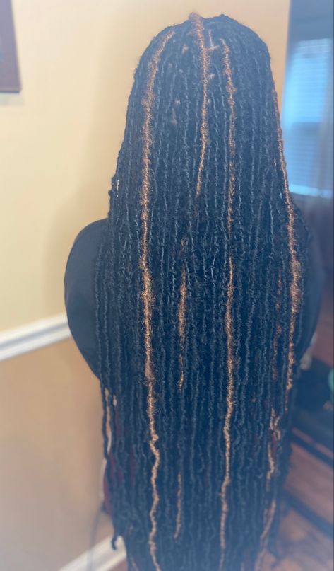 Faux locs, 36 inches ! Instagram @nini.bey Faux Locs 36 Inch, Locs Faux Goddess, 36 Inch Locs, Locs Color Ideas Black Women Weave, Faux Locs Highlights, Distressed Faux Locs Color, Long Faux Locs With Color, Faux Locs With Color, Soft Locs 36 Inch