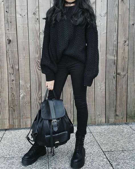 Stil Rock, Jeans Outfit Winter, Instagram Outfits, Grunge Goth, All Black Outfit, Goth Outfits, Edgy Outfits, Outfits Fashion, Korean Outfits