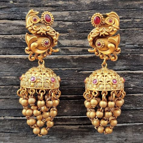 Traditional Earrings Gold, Antique Jhumkas, Traditional Indian Jewellery, Half Saree Designs, Indian Jewellery Design Earrings, Indian Jewellery Design, Traditional Earrings, Grape Bunch, Jewelry Design Earrings