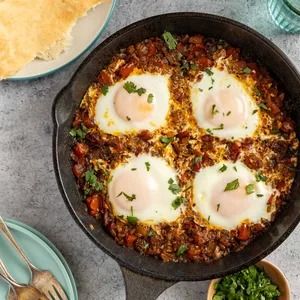 Best Shakshuka Recipe Eggs Tomato Sauce, Eggs In Tomato Sauce, Eggs With Tomatoes, Shakshuka Recipe, Spring Breakfast, Shakshuka Recipes, Swiss Steak, Summer Breakfast, Middle Eastern Dishes