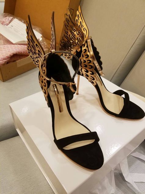 Sophia Webster Shoes Butterfly, Sofia Webster Shoes, Luxury Baddie, Filipino Debut, Designer Wishlist, Sophia Webster Heels, Butterfly Heels, Sophia Webster Shoes, Navy Heels