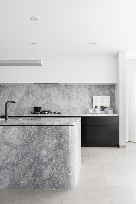 Fisher & Paykel oven, cooktop and rangehood in the Broad Residence kitchen that is an extension of the living area |  Interior design:  Baldwin & Bagnall |  Project photographed by:  Katherine Lu #kitchentrends Kitchen With Marble, Marble Kitchen Island, Classic Kitchen, 아파트 인테리어, Kitchen Design Trends, Kitchen Marble, Kitchen Trends, Counter Tops, Home Design Decor