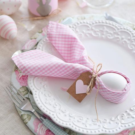 Creative Centerpieces, Tafel Decor, Bunny Party, Easter Tablescapes, Diy Home Decor Ideas, Deco Boheme, Easter Bunny Decorations, Easter Decorations Outdoor, Easter Table Decorations