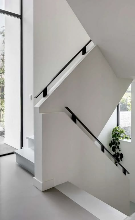 Drywall Staircase, Staircase Design Modern, Handrail Design, Stairs Design Interior, Building Stairs, House Staircase, Staircase Storage, Balcony Railing Design, Staircase Railing