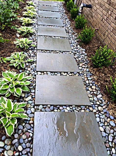 Love stepping stones + aggregate path punctuated with contrasting plants. Looks clean, orderly. Taman Diy, Backyard Walkway, Side Yard Landscaping, Walkway Landscaping, Pathway Landscaping, نباتات منزلية, Desain Lanskap, Garden Walkway, Garden Steps