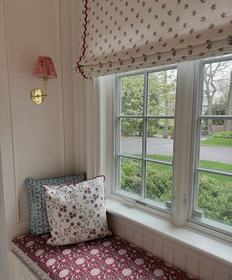 Ann-Morris Inc. | Take a seat. We love this breakfast nook with AM Station Light. Design by @mcgrath2 photo by @readmckendree / JBSA | Instagram Stair Landing Bench, Window Seat Styling, Bench In Front Of Window, Window Seat Living Room, Living Room Window Seat, Window Seats Ideas, Hallway Window, Nook Seating, Cozy Coastal Cottage