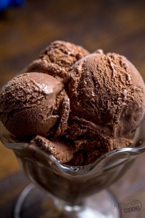 Kitchen Aid Ice Cream, Best Vanilla Ice Cream, Homemade Chocolate Ice Cream, Chocolate Sorbet, Ice Cream Recipes Machine, Chocolate Ice Cream Recipe, Gluten Free Ice Cream, Vanilla Ice Cream Recipe, Ice Cream Maker Recipes