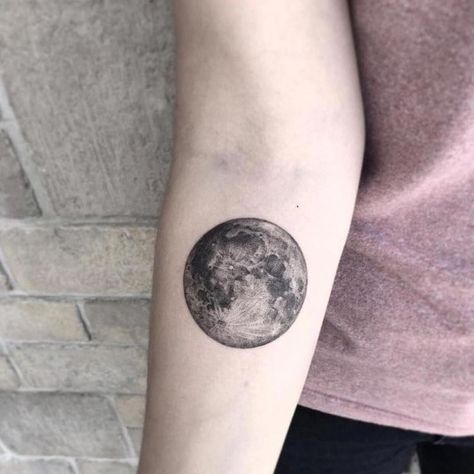 Canada Tattoo, Luna Tattoo, Yin En Yang, Minimalist Tattoo Meaning, Tattoo Toronto, Small Moon Tattoos, Full Moon Tattoo, Moon Tattoos, Moon Tattoo Designs