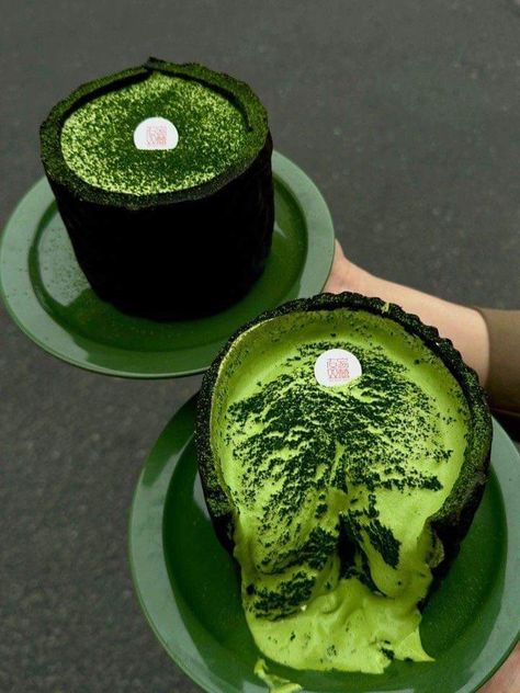 Matcha Recipe Baking, Matcha Desserts, Kue Macaroon, Matcha Dessert, Japanese Sweet, Yummy Comfort Food, Cute Desserts, Greens Recipe, Sweet Cakes