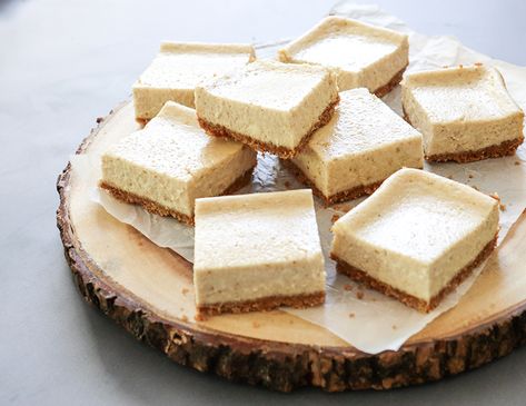 Chai Cheesecake, Te Chai, Cheesecake Squares, Biscuits Graham, Chai Spice, Cheesecake Bars, Chai Tea, Graham Cracker Crust, Graham Cracker Crumbs