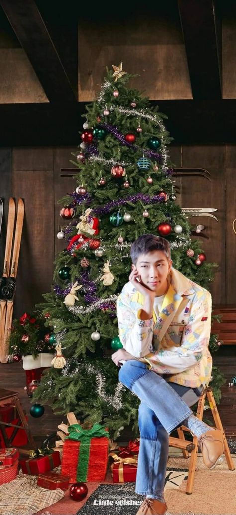 Namjoon Christmas Wallpaper, Namjoon Christmas, Bts Christmas Tree, Bts Christmas, Christmas Collage, London Photography, Christmas Aesthetic, Christmas Wallpaper, Kim Namjoon