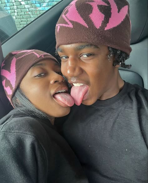 Cute Relationship Pictures Ideas, Re Create Couple Pics, Couple Recreate Pictures, Couple Poses Black People, Cute Couple Pics Black People, Pic Ideas Couple, Cute Black Couple Aesthetic, Black Couple Picture Ideas, Photo Couple Goal