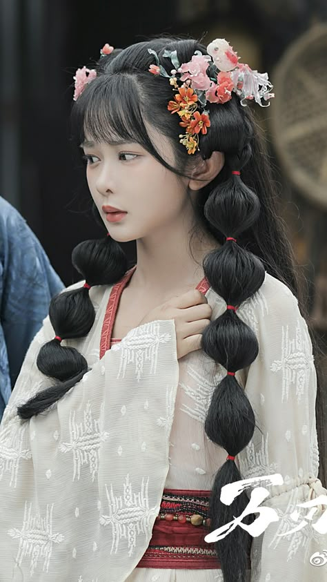 Traditional Japanese Male Hairstyles, Japanese Hair Traditional, Heian Era Hair, Taisho Era Hairstyle, Asian Braided Hairstyles, Chinese Women Hairstyles, Chinese Drama Hairstyles, Japanese Kimono Hairstyle, Chinese Braids Hairstyles