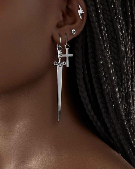 Types Of Ear Piercings, Earrings 2023, Look Grunge, Cool Ear Piercings, Pretty Ear Piercings, Grunge Jewelry, Edgy Jewelry, Cute Ear Piercings, Cool Piercings