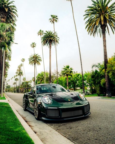 Porsche on Instagram: “Oak Green Metallic is the new black. (📸 @ccourjon) #PorscheMoment” Green Car Wallpaper Iphone, Porsche Iphone Wallpaper, Porsche Gtr, Porsche Gt2, Porsche Gt2 Rs, Gt2 Rs, Motor Works, Cool Car Pictures, Porsche Gt3