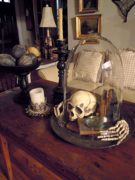 Halloween Cloche, Living Room Decoration Ideas, Halloween Living Room, Room Decoration Ideas, Casa Halloween, Adornos Halloween, Elegant Halloween, Tiny Cottage, Spooktacular Halloween