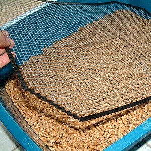 Litter Box & Hay Rack References - BinkyBunny.com - House Rabbit Information Forum - BinkyBunny.com - BINKYBUNNY FORUMS - HABITATS AND TOYS Dog Breeding Kennels, Rabbit Supplies, Bunny Litter Box, Dog Potty Area, Hay Box, Rabbit Information, Diy Litter Box, Hay Rack, Rabbit Litter