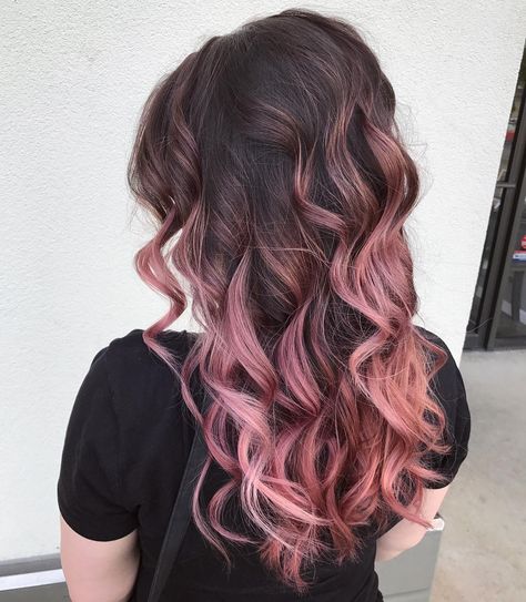 20 Trendy Rose Gold Hair Color and Highlight Ideas | Hairdo Hairstyle Dark Rose Gold Hair, Balayage Hair Rose, Rose Gold Hair Brunette, Gold Hair Dye, Rose Gold Hair Dye, Balayage Hair Blonde Long, Balayage Hair Blonde Medium, Rose Gold Balayage, Gold Hair Colors