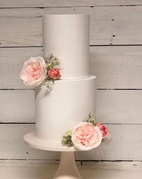 Fake Wedding Cake, Fake Wedding Cakes, Tall Wedding Cakes, 2 Tier Wedding Cakes, Cake Structure, Tall Cake, Wedding Cake Cookies, Two Tier Cake, Fake Wedding