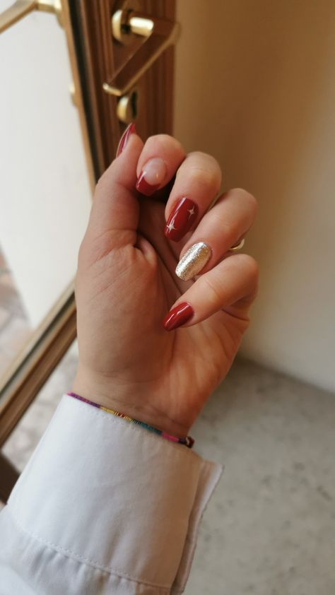 Red and gold nails with small mail art stars Gold Inspo, Red And Gold Nails, Emerald Nails, Art Stars, Xmas Nails, Mail Art, Gold Nails, Small Heart, Red And Gold