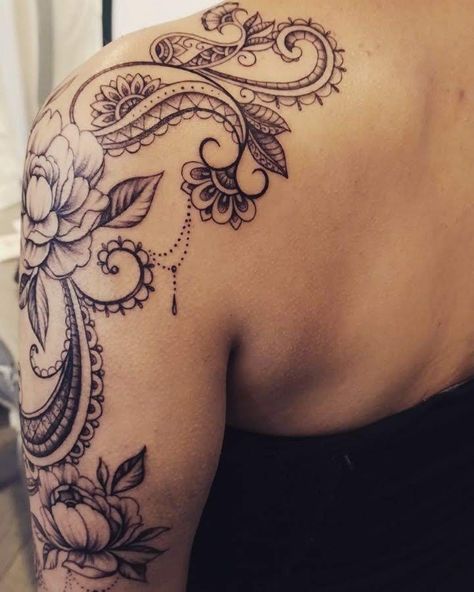 Flower Tattoo On Arm, Lace Butterfly Tattoo, Henna Tattoo Shoulder, Shape Tattoo, Tattoo Instagram, Muster Tattoos, Lace Tattoo, Shoulder Tattoos For Women, Pattern Tattoo